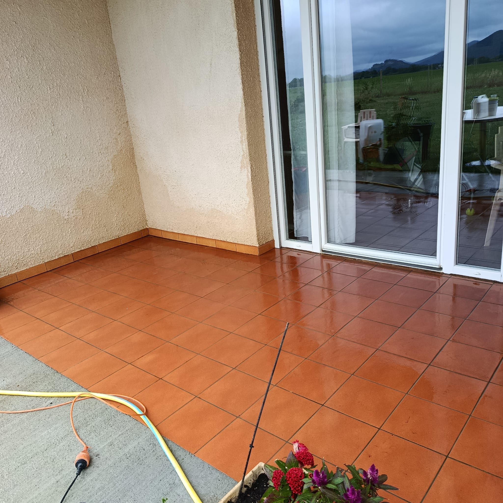 Terrasse de logement après nettoyage