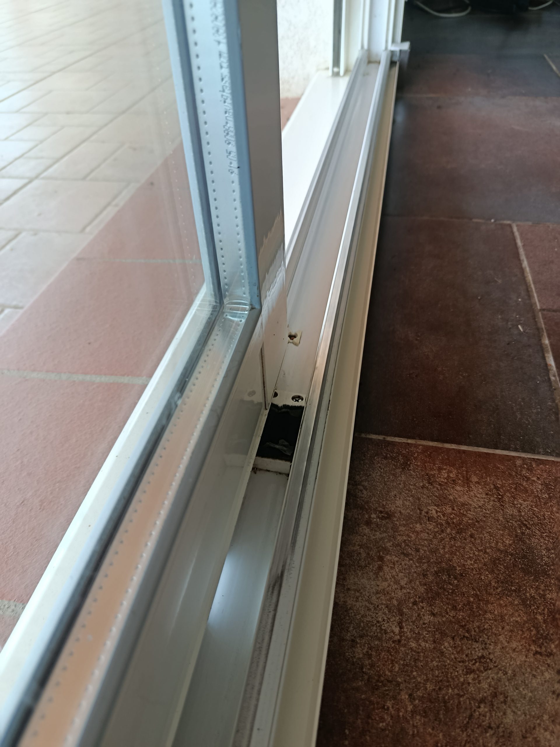 Après — Rails de la baie vitrée