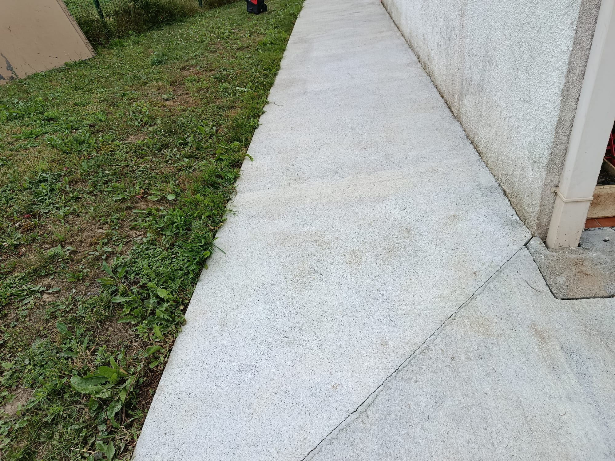 Trottoir après le nettoyage