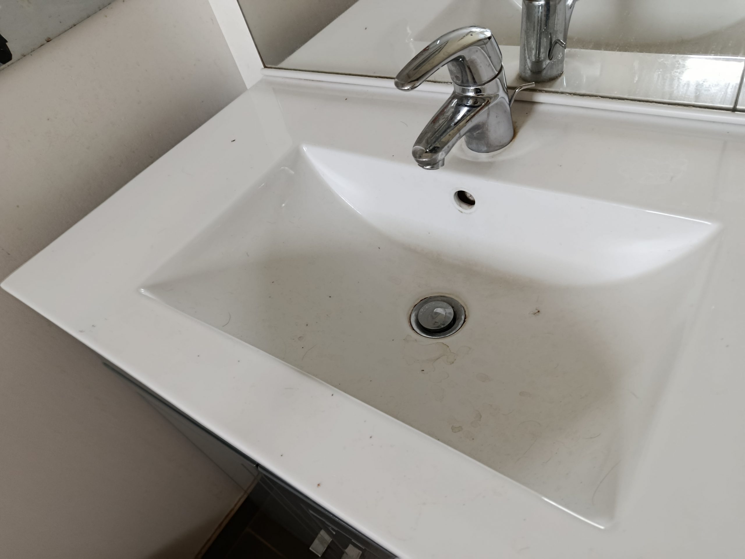 Avant — Sanitaires du rez-de-chaussée